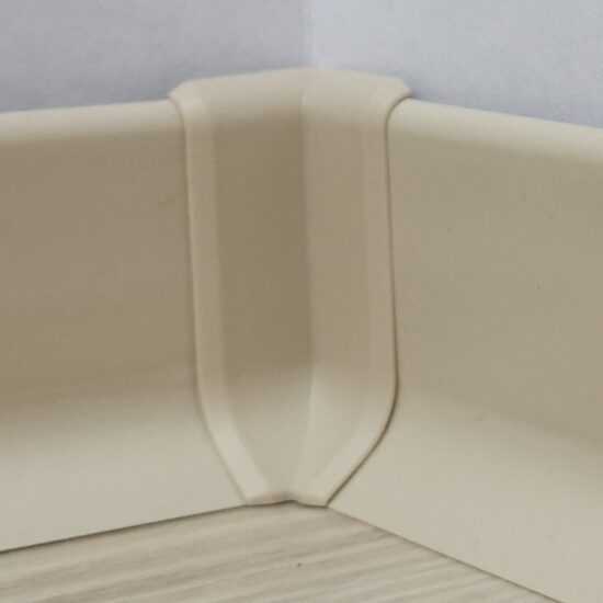 Roh k soklu vnútorný PVC cappuccino